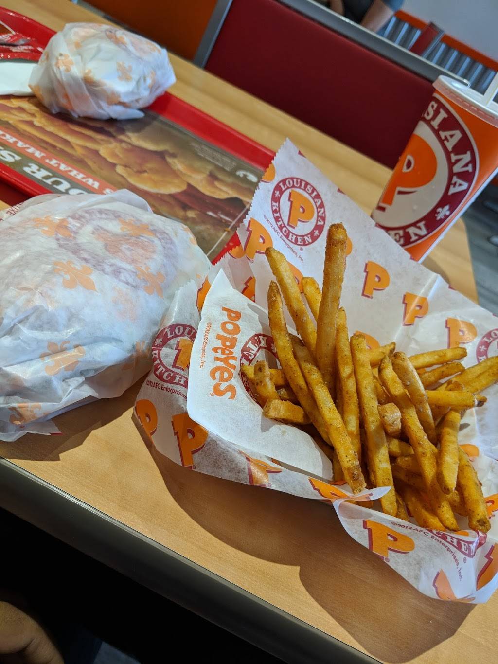 Popeyes | meal takeaway | 1448 Lawrence Ave E, Scarborough, ON M1R 4B7, Canada | 6473486644 OR +1 647-348-6644