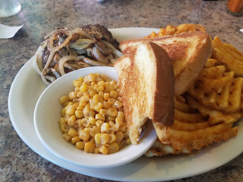 Family Table Restaurant | restaurant | 511 Hawkeye Ave SW, Le Mars, IA 51031, USA | 7125464016 OR +1 712-546-4016