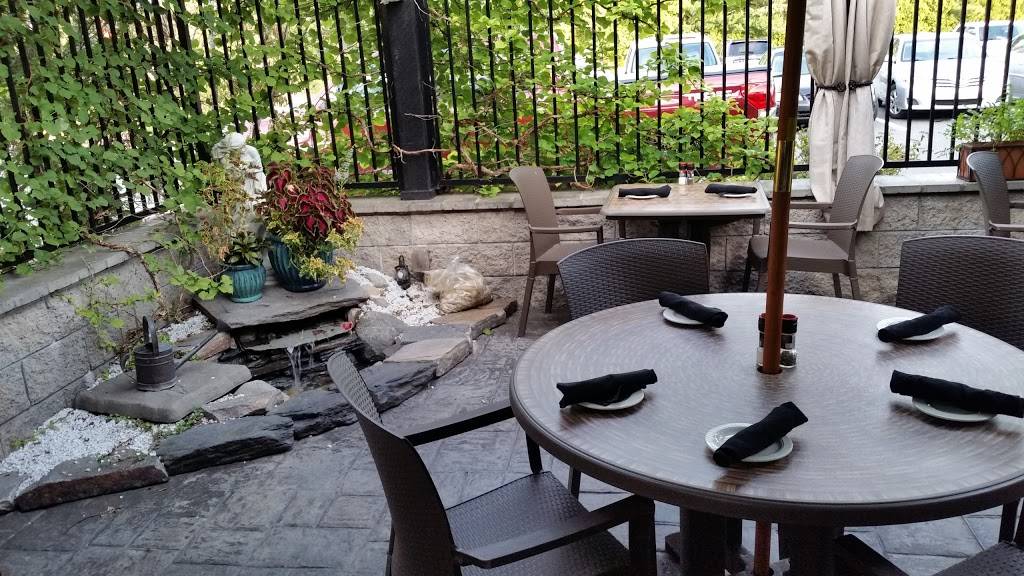 Leones | restaurant | 320 Cooley St, Springfield, MA 01128, USA | 4137834363 OR +1 413-783-4363