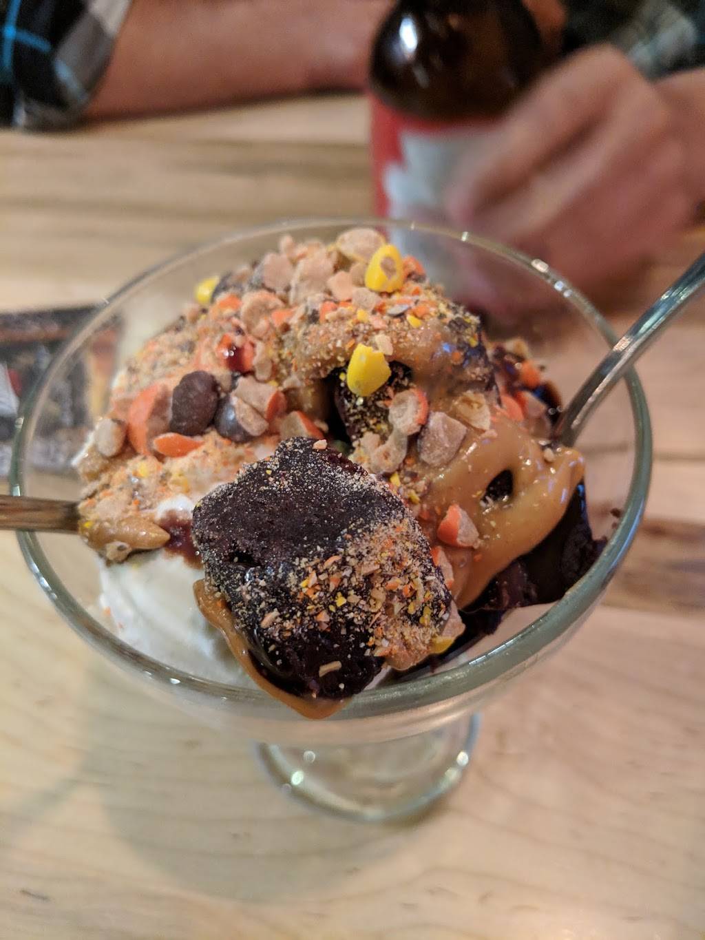 Crabby Joes Bar • Grill | restaurant | 409 Dundas St, Woodstock, ON N4S 1B8, Canada | 5195394946 OR +1 519-539-4946