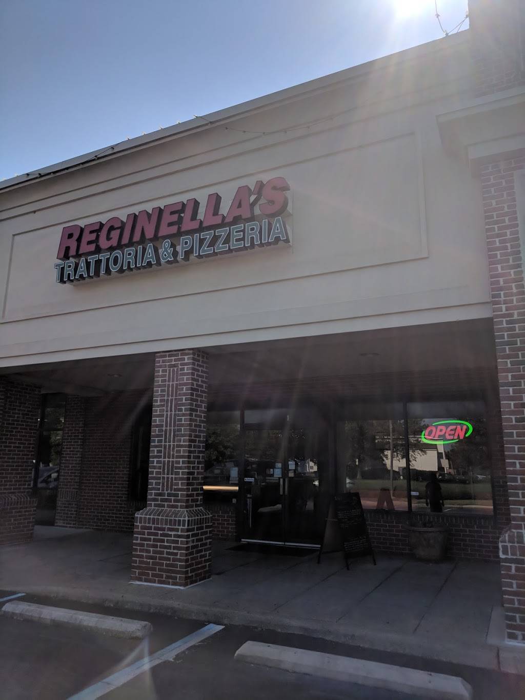 Reginellas Trattoria and Pizzeria | restaurant | 109 Volvo Pkwy, Chesapeake, VA 23320, USA | 7574104979 OR +1 757-410-4979