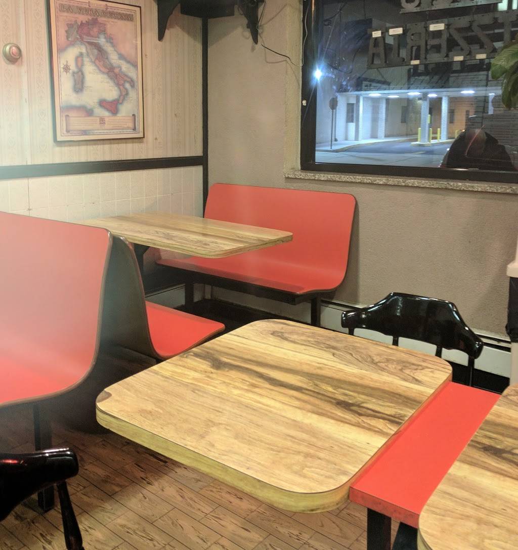 Joes Pizzeria | restaurant | 876 Broadway, Bayonne, NJ 07002, USA | 2014376677 OR +1 201-437-6677