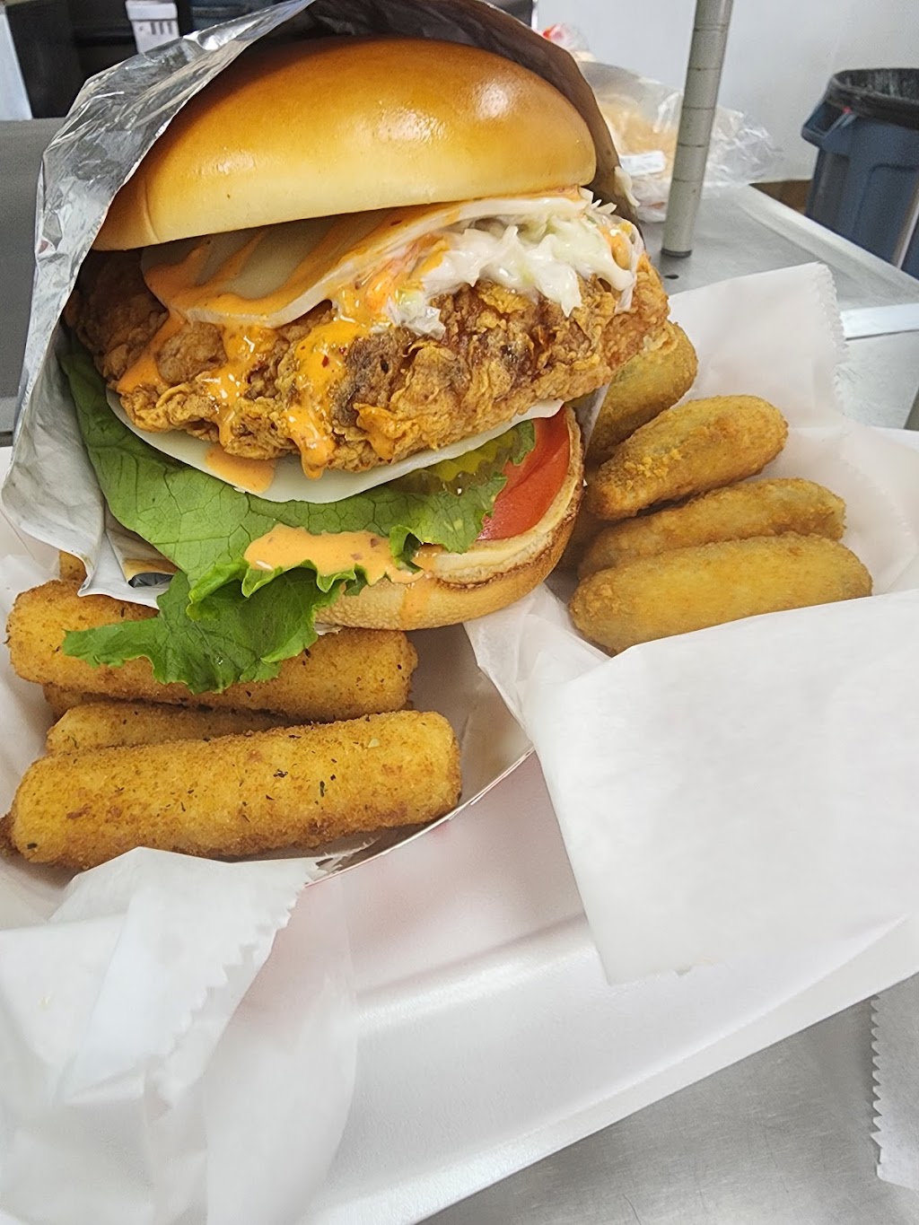 Chicken Hut | meal takeaway | 201 3rd St, Dravosburg, PA 15034, USA | 4123854600 OR +1 412-385-4600