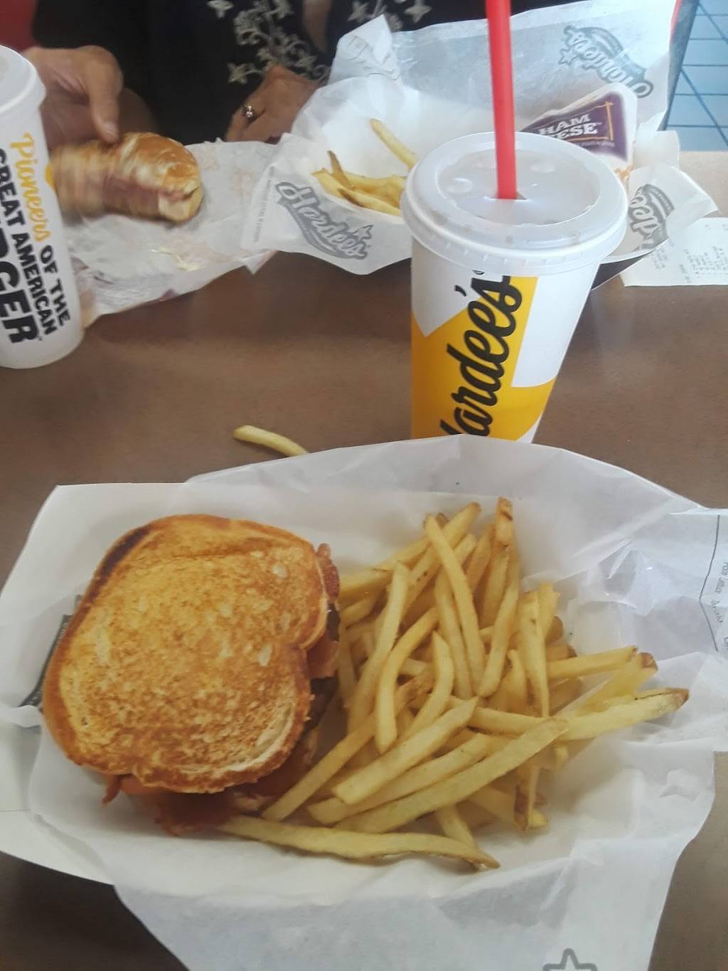 Hardees | restaurant | 785 M.L.K. Jr. Way, Harrisonburg, VA 22801, USA | 5404338224 OR +1 540-433-8224