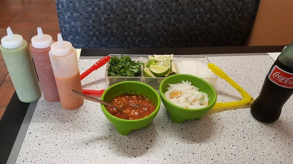 Tacos Y Salsas | restaurant | 2128 S Broadway, Wichita, KS 67214, USA | 3168662901 OR +1 316-866-2901