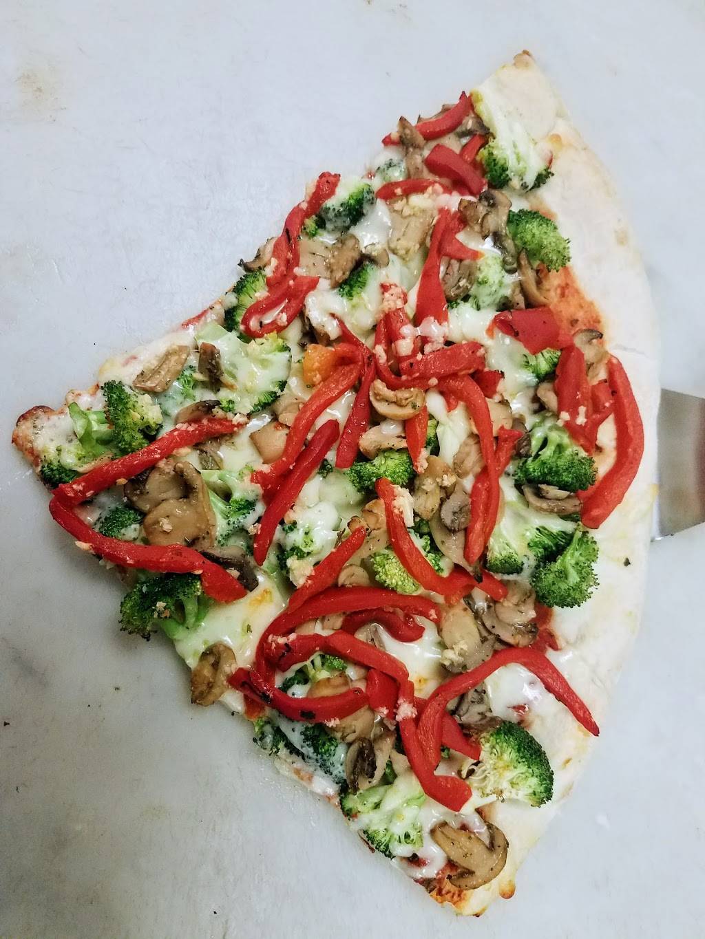 Catanias Pizza | restaurant | 2260 Central Park Ave, Yonkers, NY 10710, USA | 9147795105 OR +1 914-779-5105