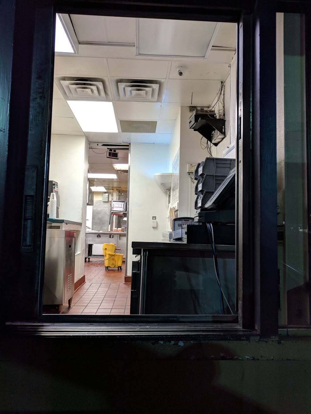 Hardees | restaurant | 1105 W Main St, West Frankfort, IL 62896, USA | 6189371929 OR +1 618-937-1929