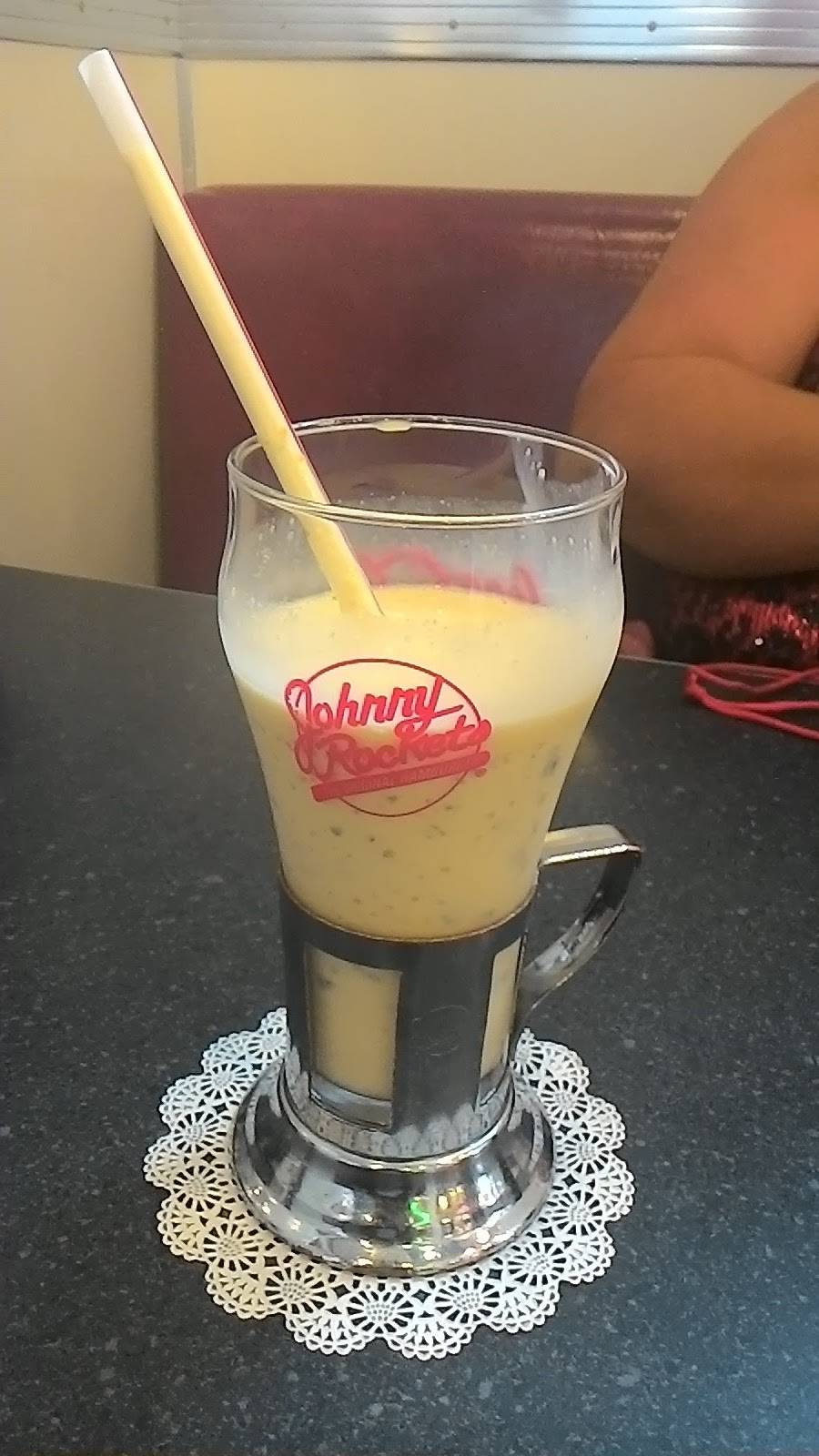 Johnny Rockets | restaurant | 1000 Chapel View Blvd #100, Cranston, RI 02920, USA | 4012287833 OR +1 401-228-7833
