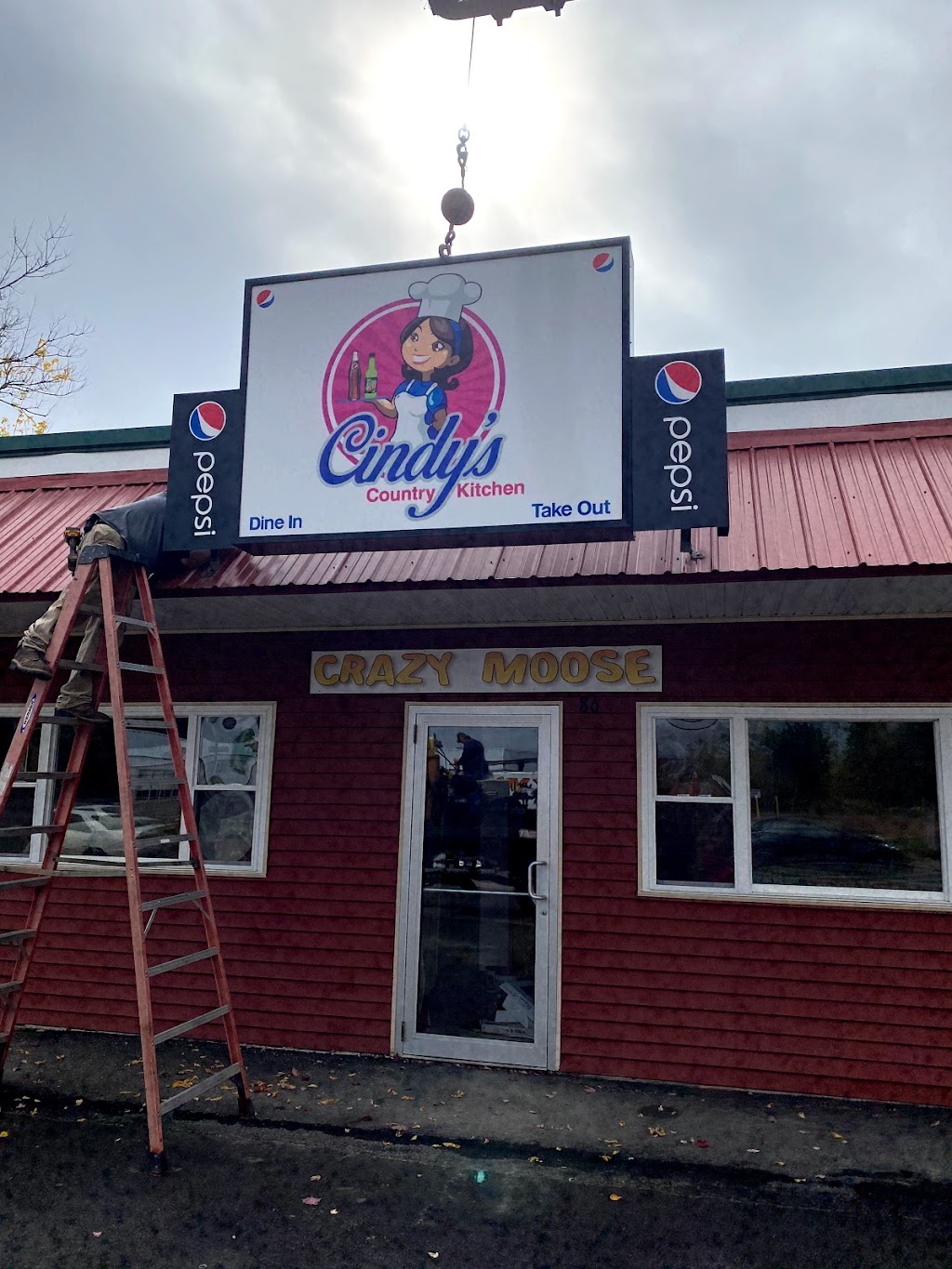 Cindys Country Kitchen | restaurant | 86 W Broadway, Lincoln, ME 04457, USA | 2074039398 OR +1 207-403-9398