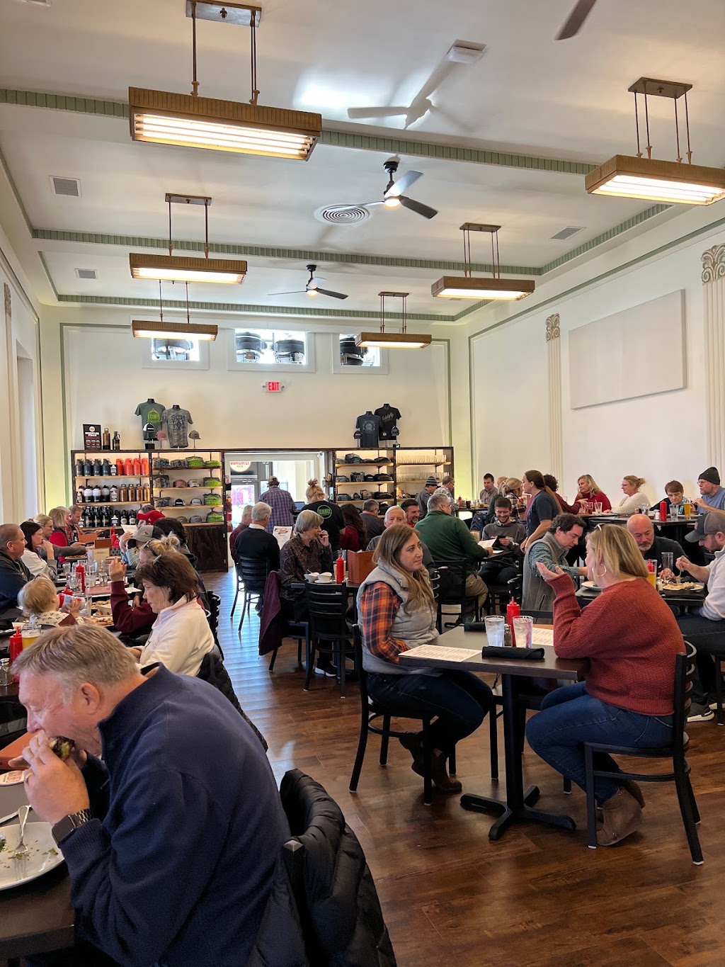 Schlafly Highland Square | restaurant | 907 Main St, Highland, IL 62249, USA | 3142412337 OR +1 314-241-2337