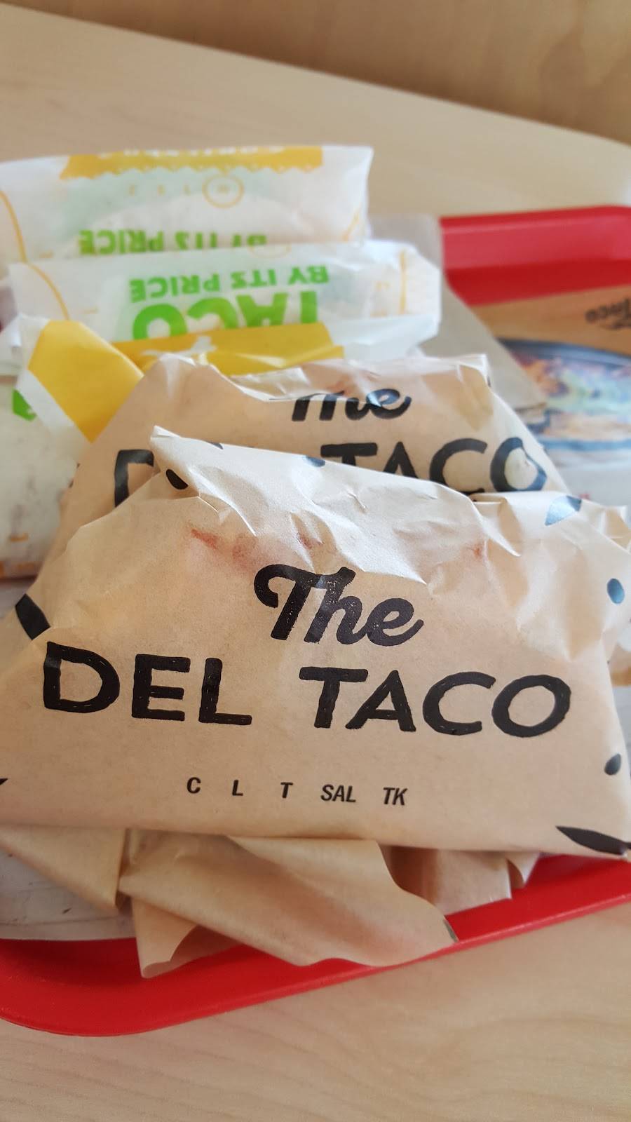 Del Taco | meal takeaway | 310 McKinley St, Corona, CA 92879, USA | 9517378344 OR +1 951-737-8344