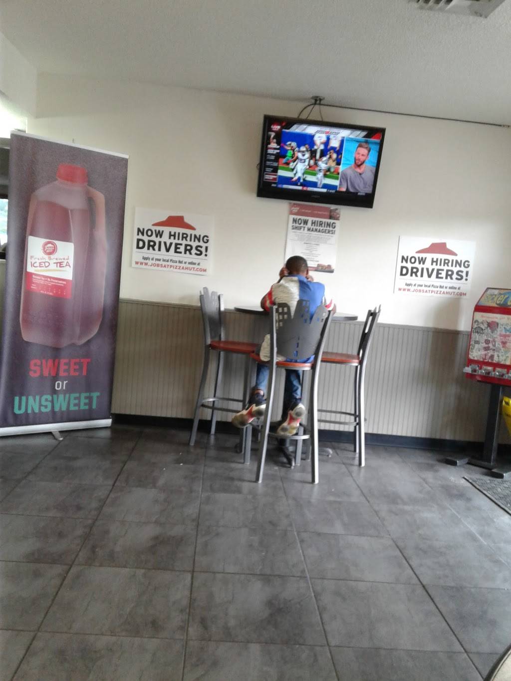 Pizza Hut | restaurant | 1144 Airport Blvd, Austin, TX 78702, USA | 5129331444 OR +1 512-933-1444