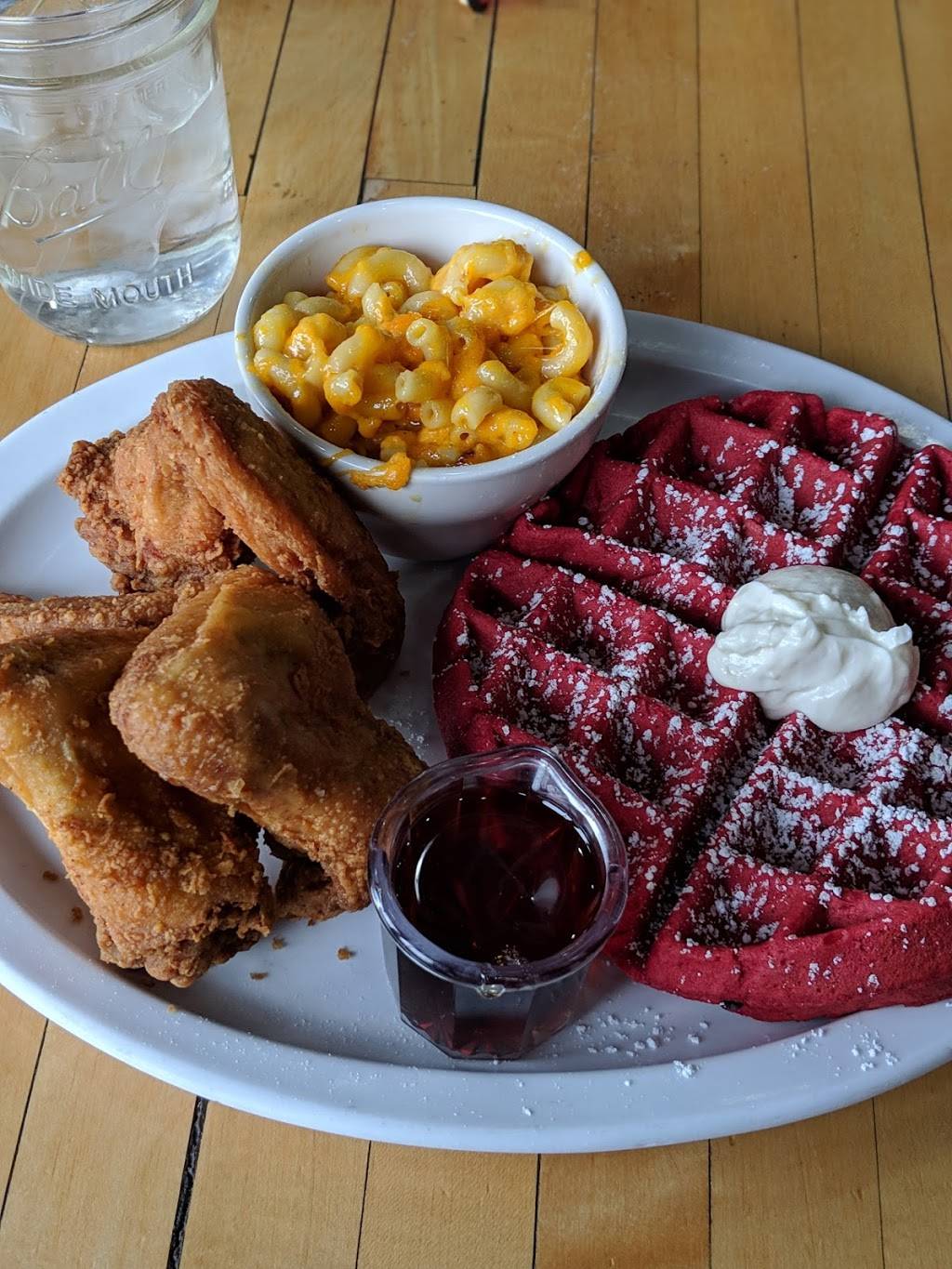 Kuzzos Chicken & Waffles | restaurant | 19345 Livernois, Detroit, MI 48221, USA | 3138610229 OR +1 313-861-0229