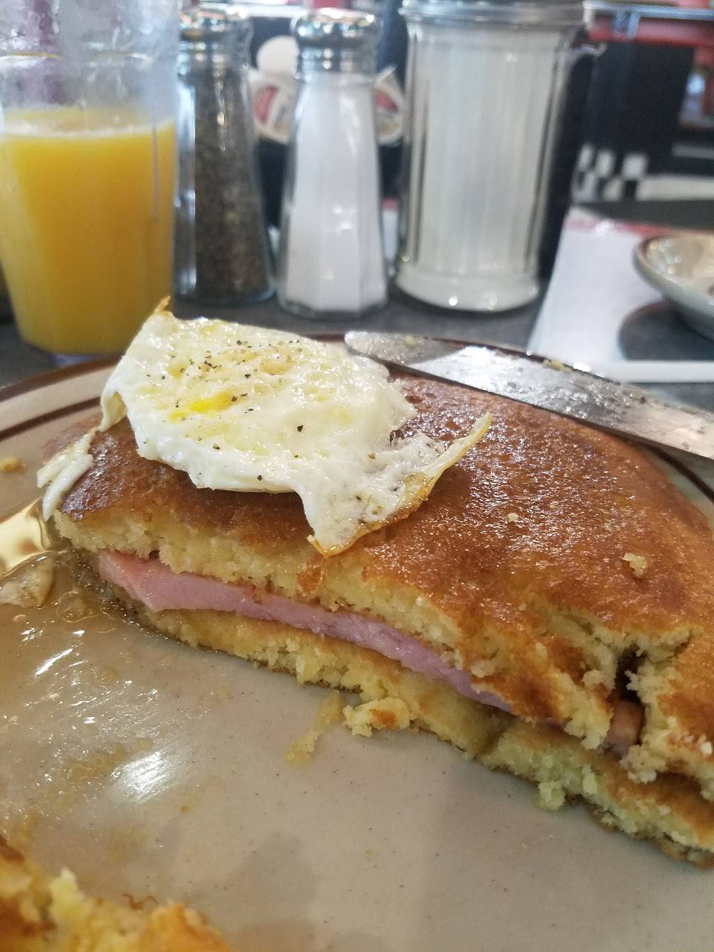 Johnny Pamcakes 2 | restaurant | 7125 Harrison Ave # B, Rockford, IL 61112, USA | 8153327200 OR +1 815-332-7200