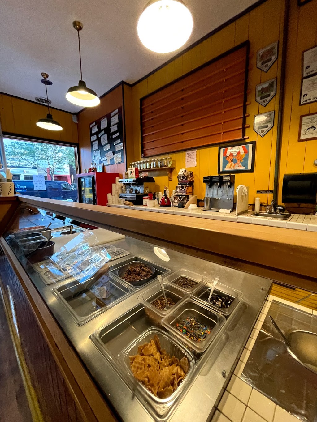 Christinas Homemade Ice Cream | restaurant | 1255 Cambridge St, Cambridge, MA 02139, USA | 6174927021 OR +1 617-492-7021