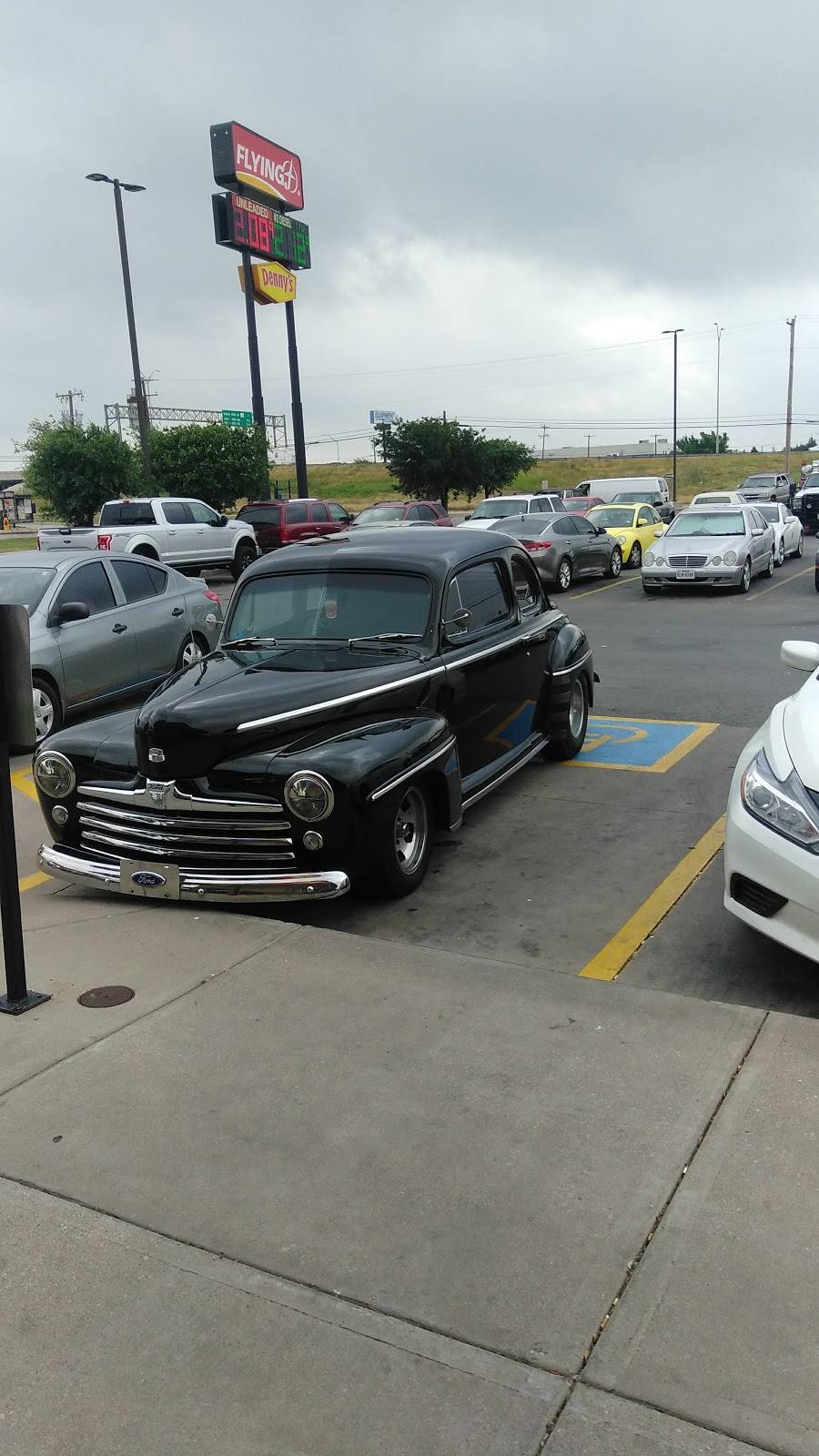 Flying J Travel Center | restaurant | 2409 S New Rd, Waco, TX 76711, USA | 2547140313 OR +1 254-714-0313