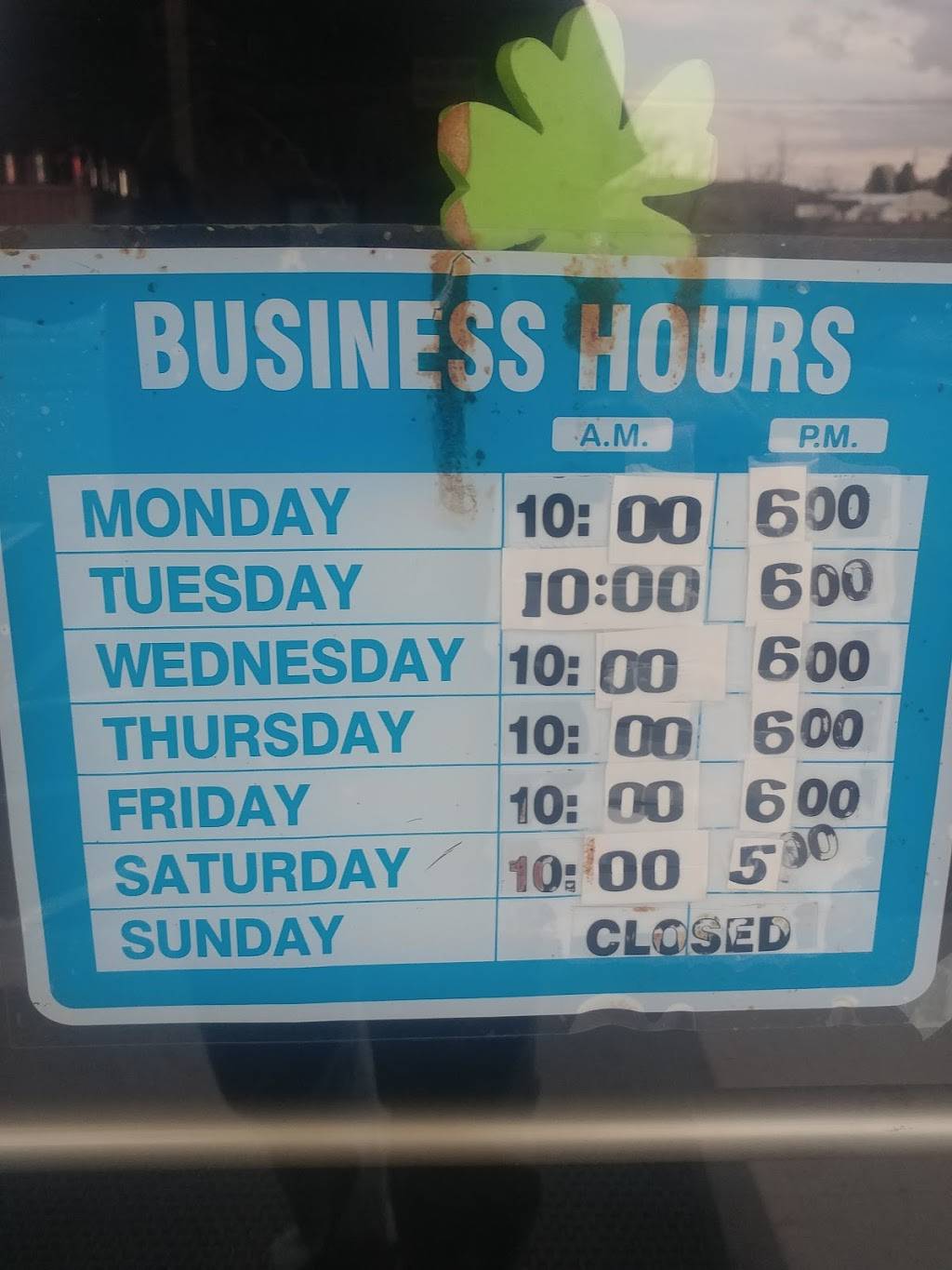 Hot Dog Hut | restaurant | 2718 N John B Dennis Hwy F, Kingsport, TN 37660, USA | 4232882178 OR +1 423-288-2178