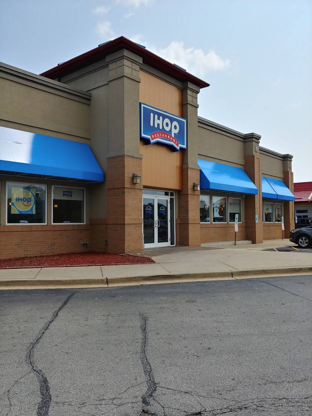 IHOP | restaurant | 1110 Miller Park Way, West Milwaukee, WI 53214, USA | 4146478645 OR +1 414-647-8645