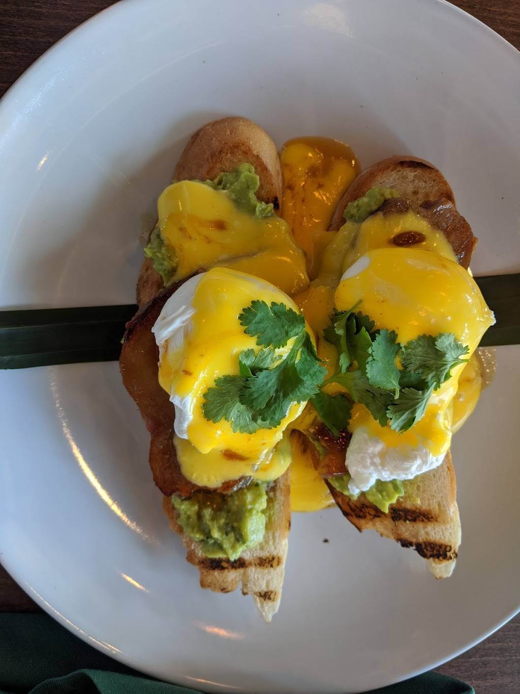 Marnas Eatery and Lounge | restaurant | 4154 W Broadway Ave, Minneapolis, MN 55422, USA | 6122721370 OR +1 612-272-1370