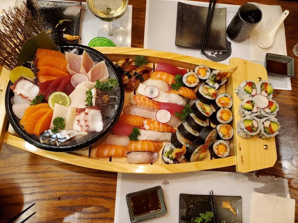 Minami Sushi Japanese Restaurant | restaurant | 14785 Yonge St, Aurora, ON L4G 1N1, Canada | 9055036222 OR +1 905-503-6222