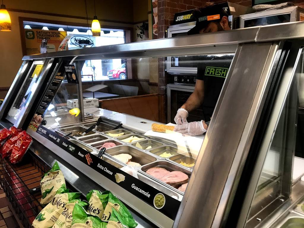 Subway Restaurants | restaurant | 400 High St, Morgantown, WV 26505, USA | 3042913300 OR +1 304-291-3300