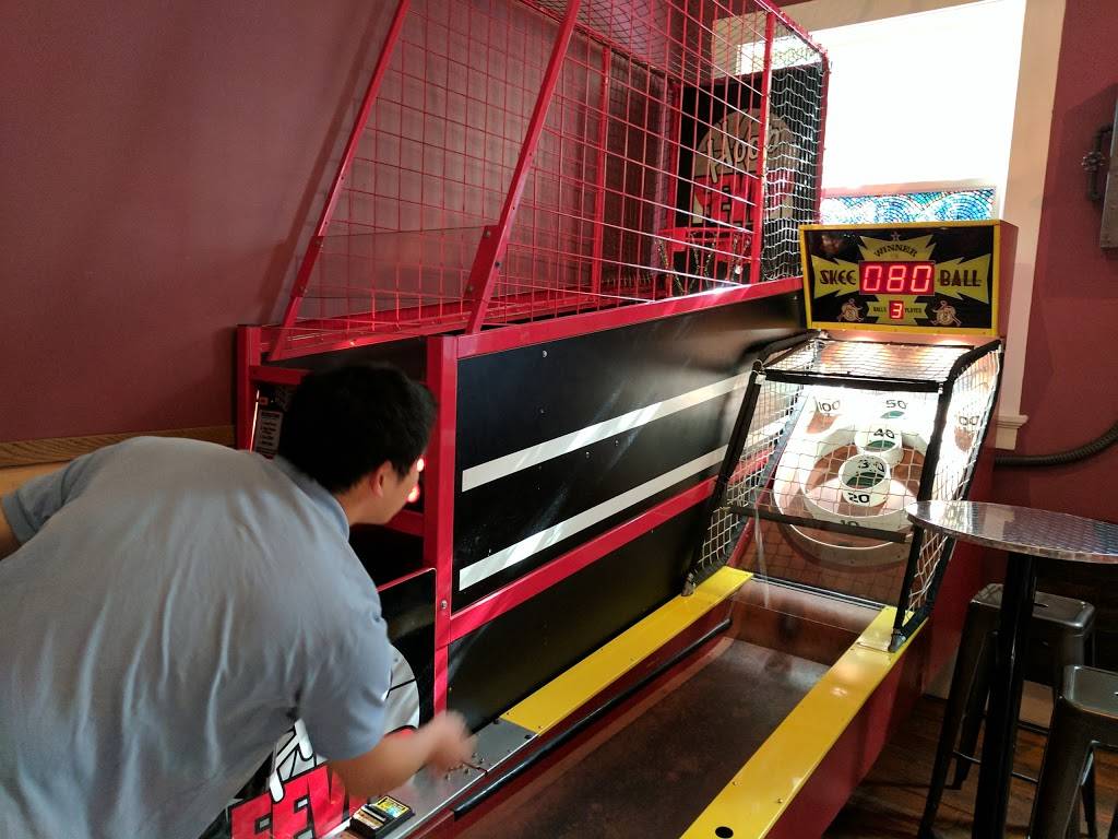 Urban Putt | restaurant | 1096 S Van Ness Ave, San Francisco, CA 94110, USA | 4153411080 OR +1 415-341-1080