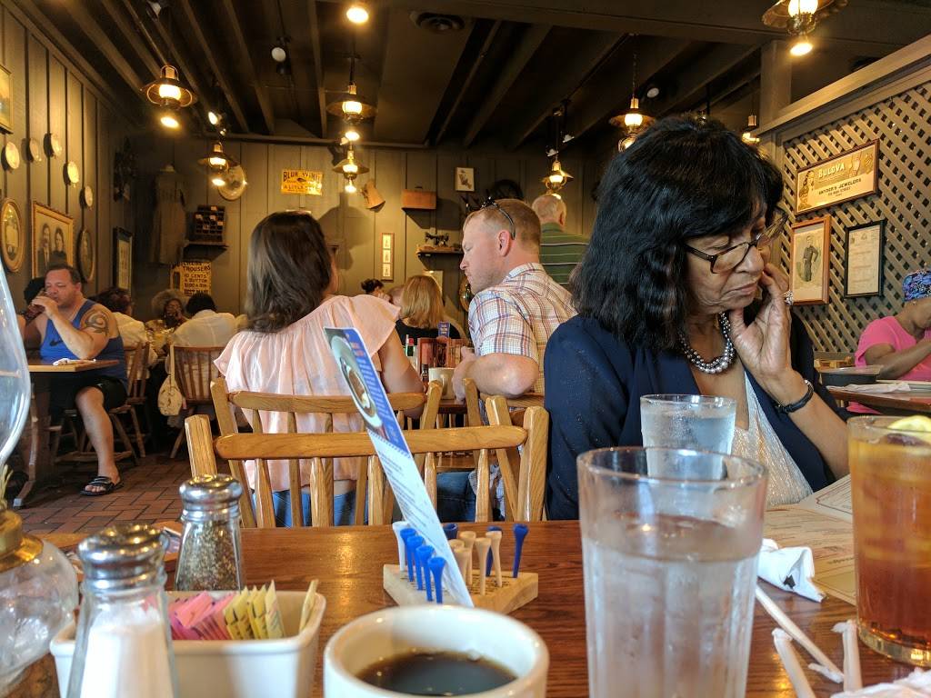 Cracker Barrel Old Country Store | restaurant | 4110 S Lees Summit Rd, Independence, MO 64055, USA | 8163733341 OR +1 816-373-3341