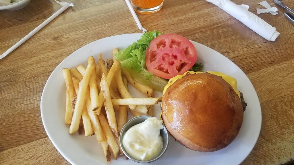 Schuberts Restaurant | restaurant | 128 E Main St, Mt Horeb, WI 53572, USA | 6084373393 OR +1 608-437-3393