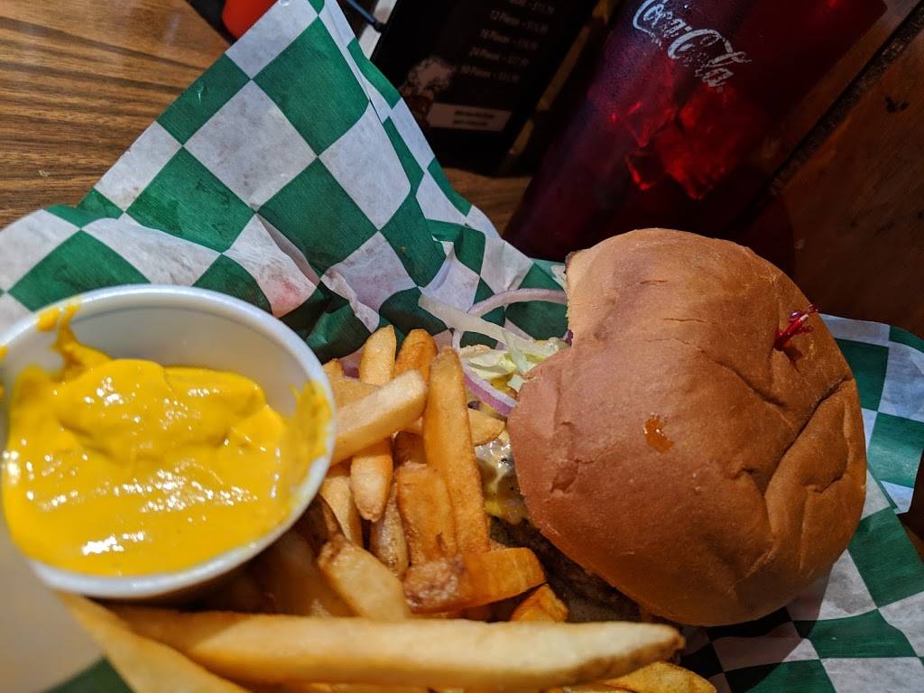 Freddies Tavern | restaurant | 705 S Adams St, Mt Pleasant, MI 48858, USA | 9897732180 OR +1 989-773-2180