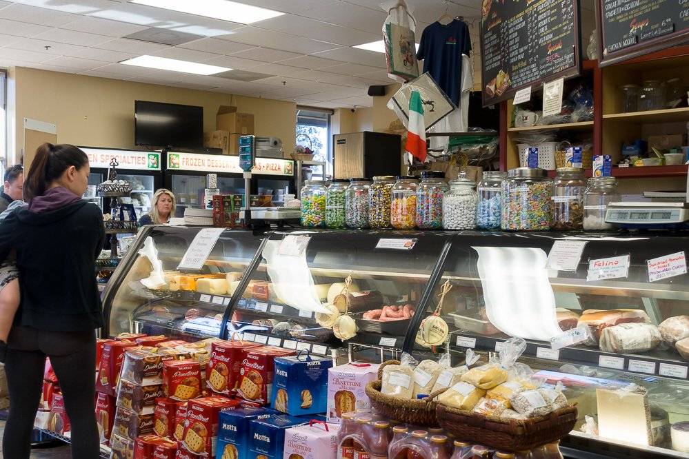 Italia Panetteria & Deli | restaurant | 27674 Newhall Ranch Rd, Valencia, CA 91355, USA | 6612949069 OR +1 661-294-9069