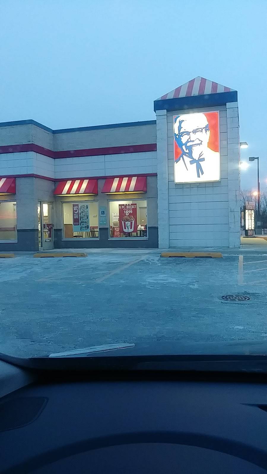 KFC | restaurant | 1617 E 95th St, Chicago, IL 60617, USA | 7733754520 OR +1 773-375-4520