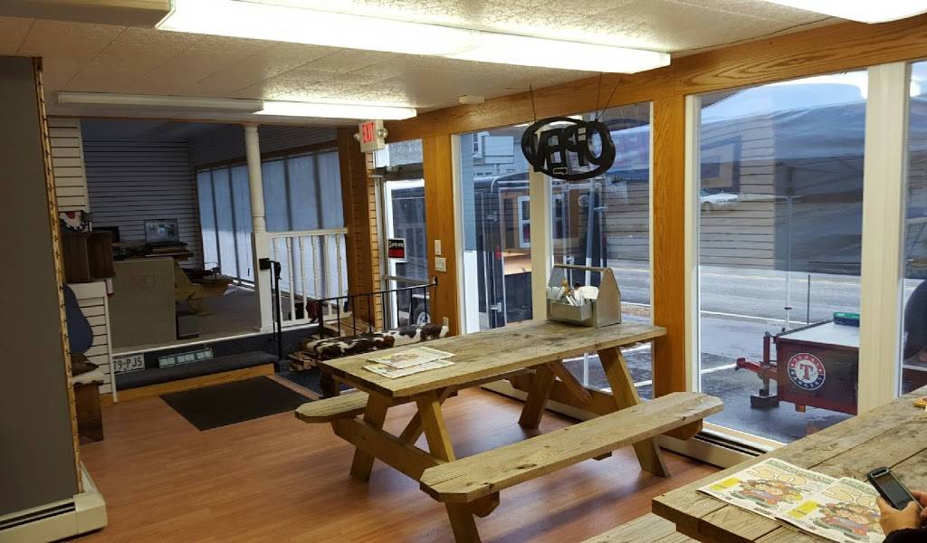 The Traveling Texas Smoke Shop | restaurant | 368 NH-104 #2, Meredith, NH 03253, USA | 6033931189 OR +1 603-393-1189