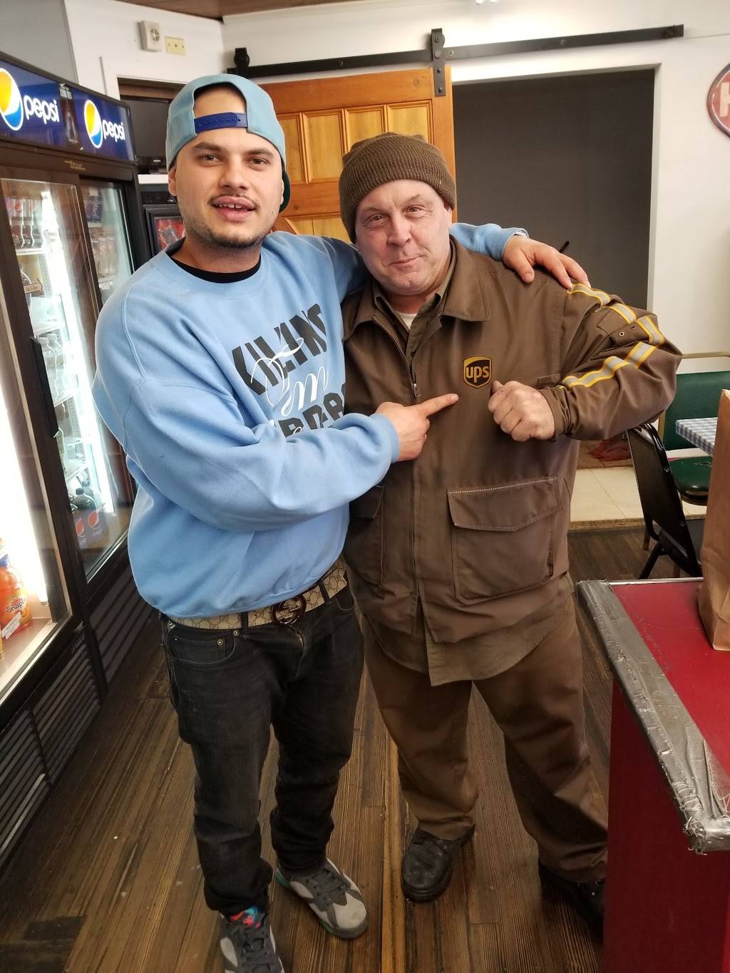 Finchs Country Store | meal takeaway | 4 Bedford-Banksville Rd, Bedford, NY 10506, USA | 9142053699 OR +1 914-205-3699