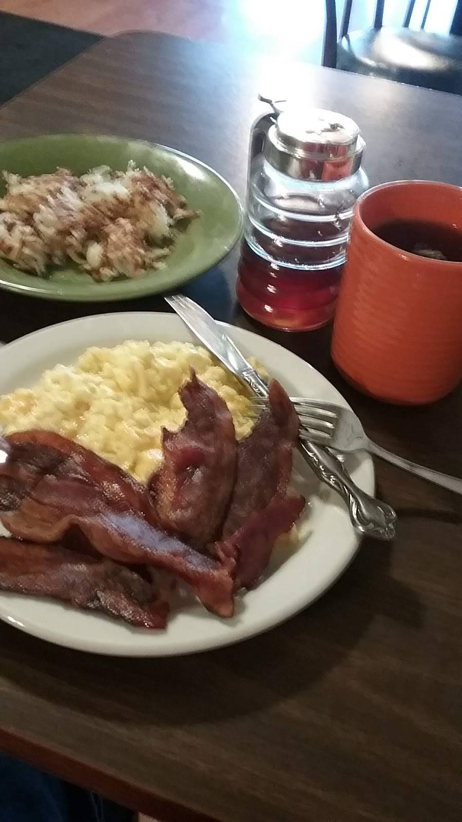 MoEs Eagles Nest Deli | restaurant | 113 N Cloverdale Blvd, Cloverdale, CA 95425, USA | 7078949290 OR +1 707-894-9290