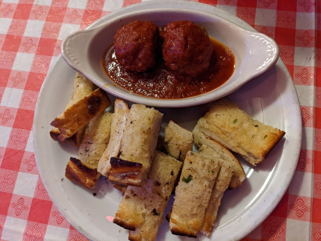 Coliannos Italian Restaurant | restaurant | 2200 AZ-95, Bullhead City, AZ 86442, USA | 9287587104 OR +1 928-758-7104