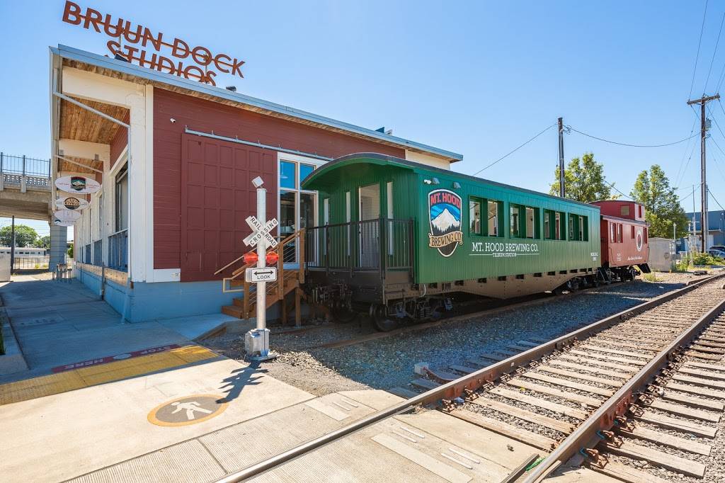Mt. Hood Brewing Co. Tilikum Station | restaurant | 401 SE Caruthers St, Portland, OR 97214, USA | 9713027296 OR +1 971-302-7296