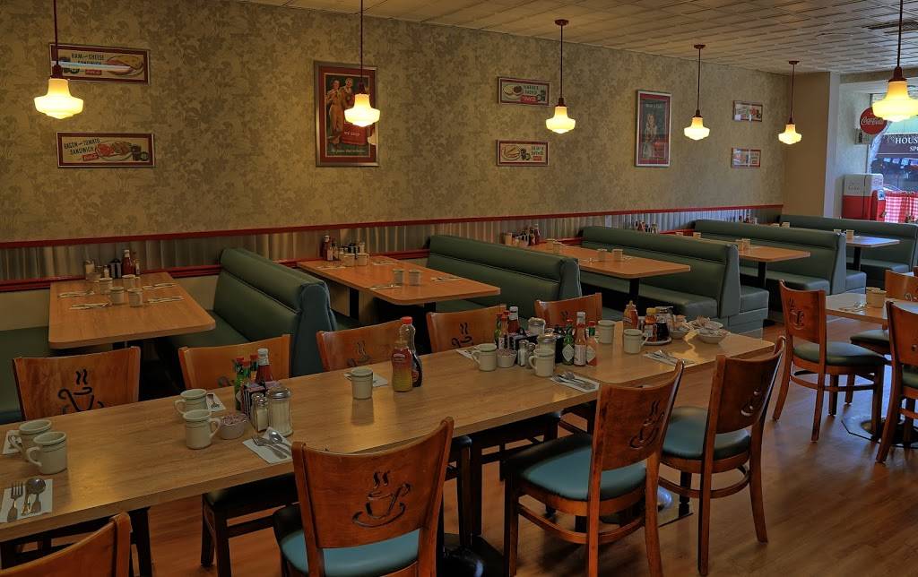 Robertas Village Inn | restaurant | 2326 D St, La Verne, CA 91750, USA | 9095961513 OR +1 909-596-1513