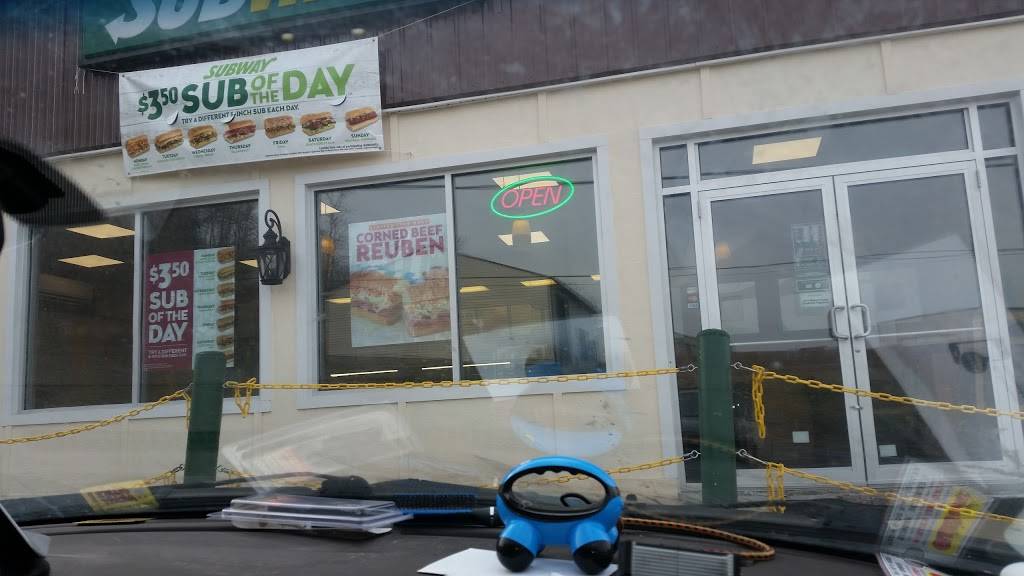 Subway | restaurant | 2456 Lincoln Hwy, Chester, WV 26034, USA | 3044593352 OR +1 304-459-3352