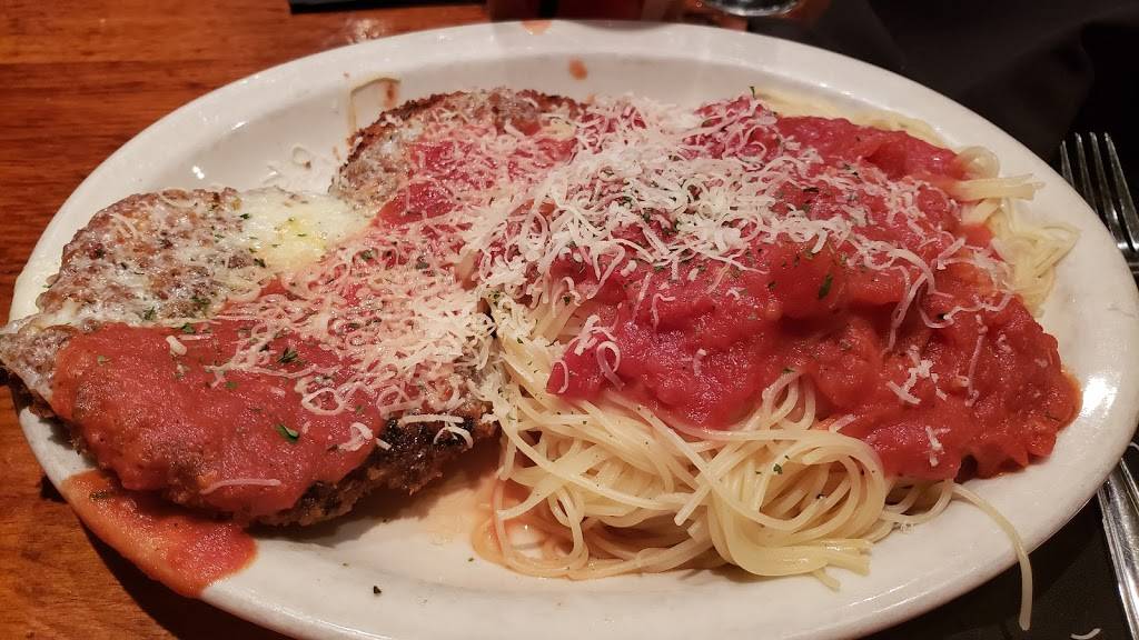 Johnny Carinos | restaurant | 23075 W Outer Dr, Allen Park, MI 48101, USA | 3132745551 OR +1 313-274-5551