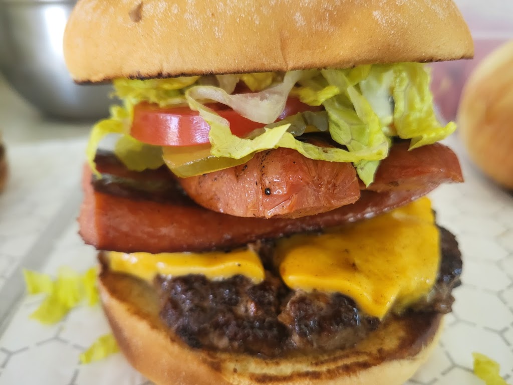 Bobbalous Burgers | restaurant | 409 Redwood Hwy, Cave Junction, OR 97523, USA | 5417614030 OR +1 541-761-4030