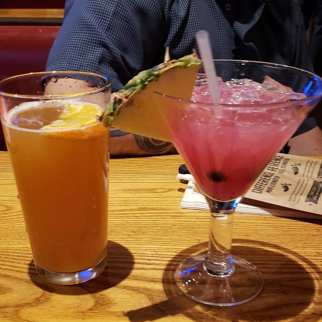 Chilis Grill & Bar | restaurant | 7335 Arroyo Crossing Pkwy, Las Vegas, NV 89118, USA | 7026162998 OR +1 702-616-2998