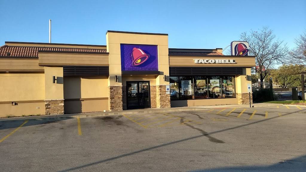Taco Bell | meal takeaway | 125 S Larkin Ave, Joliet, IL 60435, USA | 8157445390 OR +1 815-744-5390