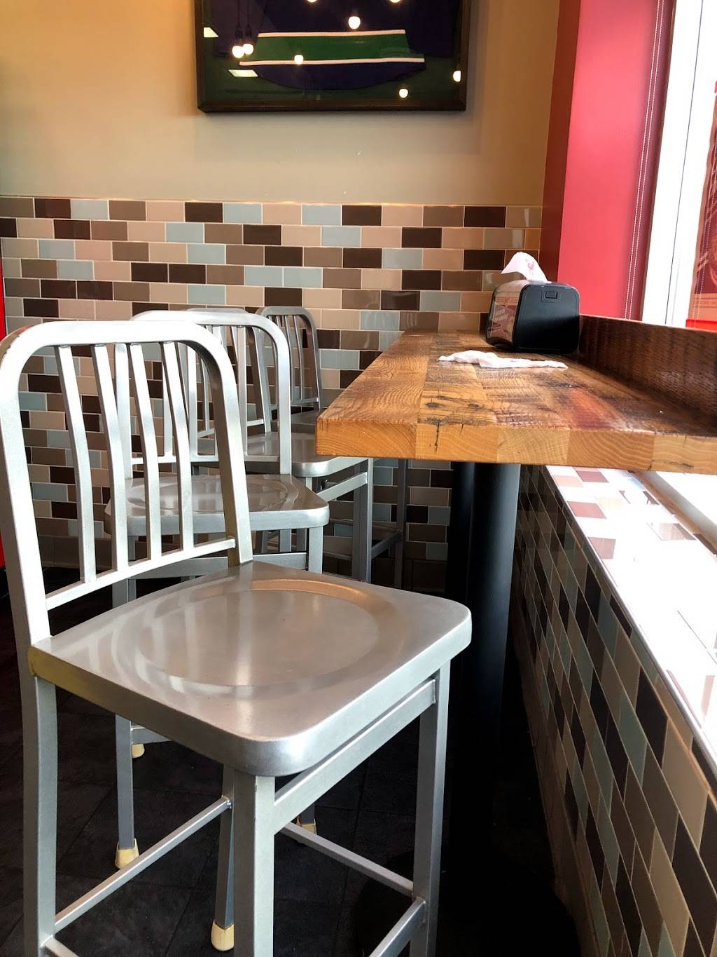 Reds Savoy Pizza | restaurant | 3250 Denmark Ave, Eagan, MN 55123, USA | 6514546400 OR +1 651-454-6400