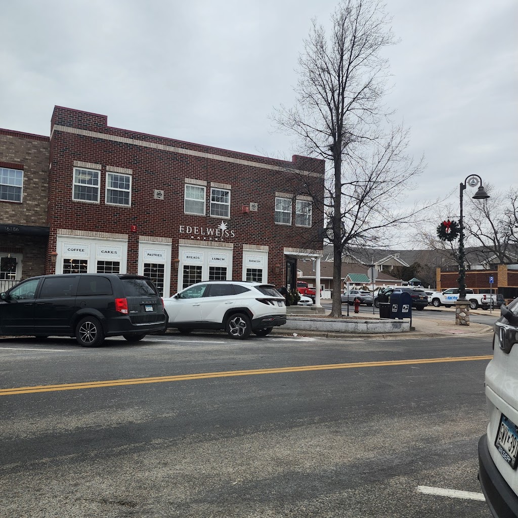 Edelweiss Bakery and Wine Bar | bakery | 16186 Main Ave SE #102, Prior Lake, MN 55372, USA | 9524402773 OR +1 952-440-2773