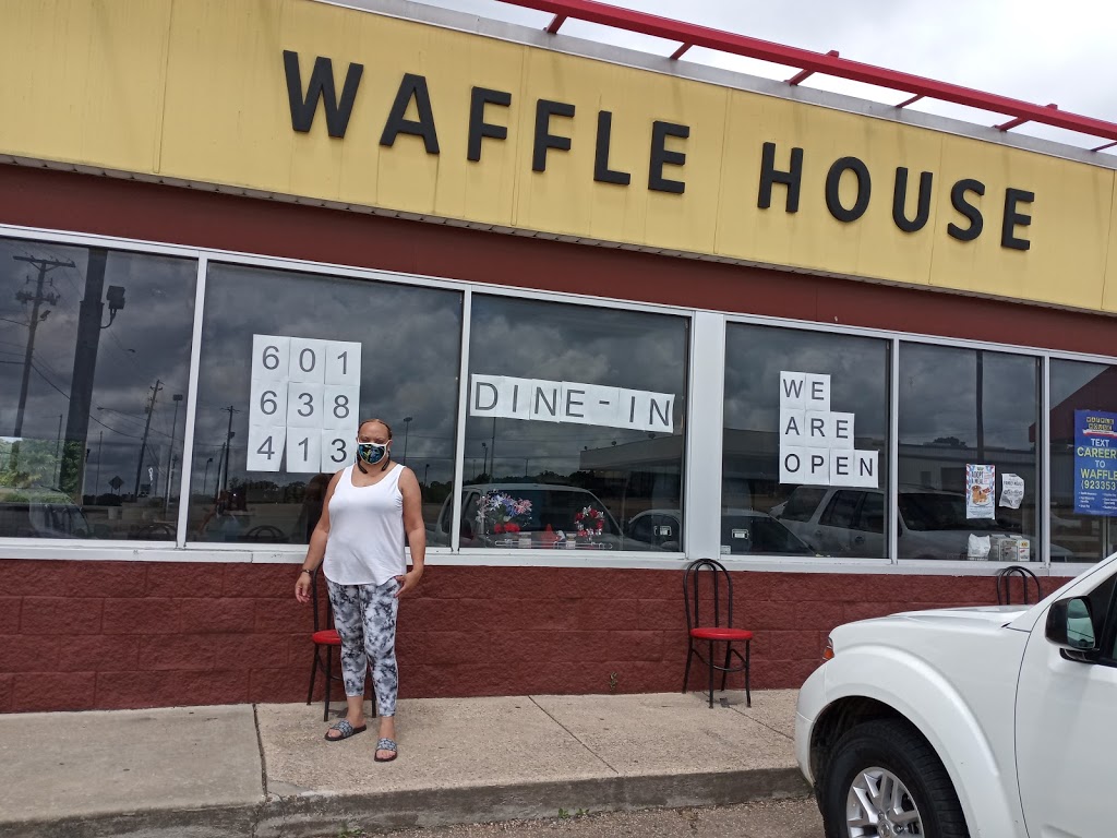 Waffle House | meal takeaway | 4045 Clay St, Vicksburg, MS 39183, USA | 6016384132 OR +1 601-638-4132