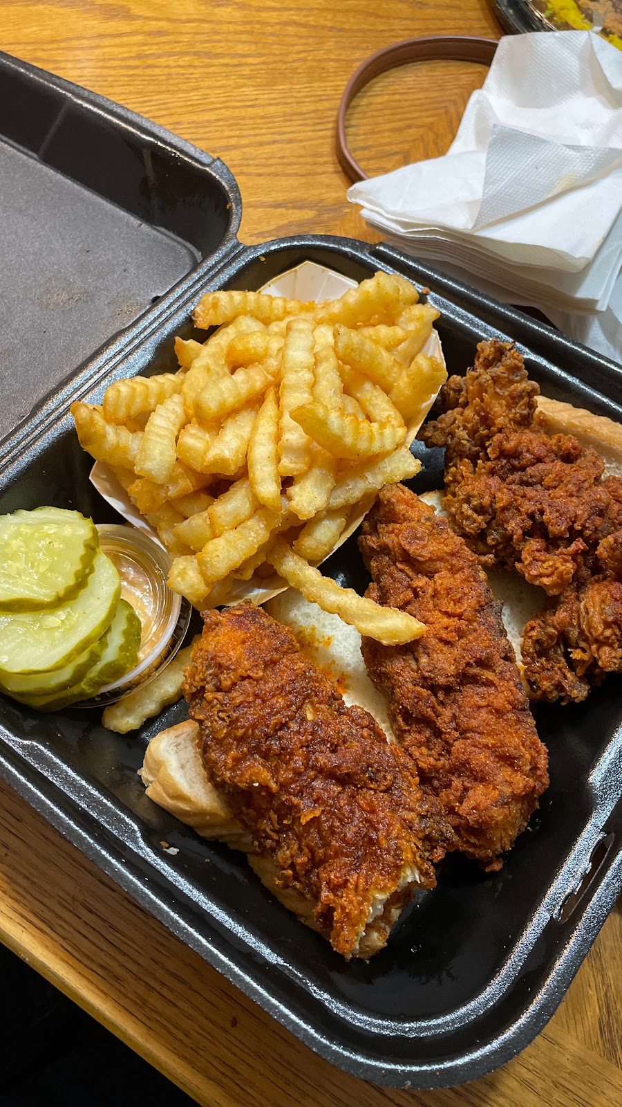 Dave’s Hot Chicken | restaurant | 2736 Showplace Dr, Naperville, IL 60564, USA | 6305260144 OR +1 630-526-0144