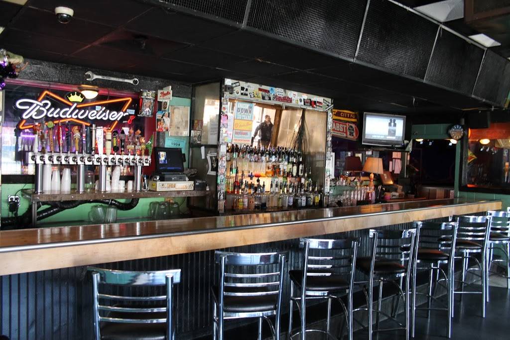 Sgt. Pepperonis Pizzeria & Deli | restaurant | 4120 Woodward Ave, Detroit, MI 48201, USA | 3138337272 OR +1 313-833-7272