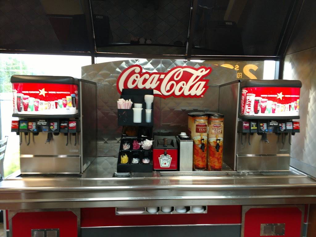 Hardees | restaurant | 519 S Bay Rd, Dover, DE 19901, USA | 3026740371 OR +1 302-674-0371