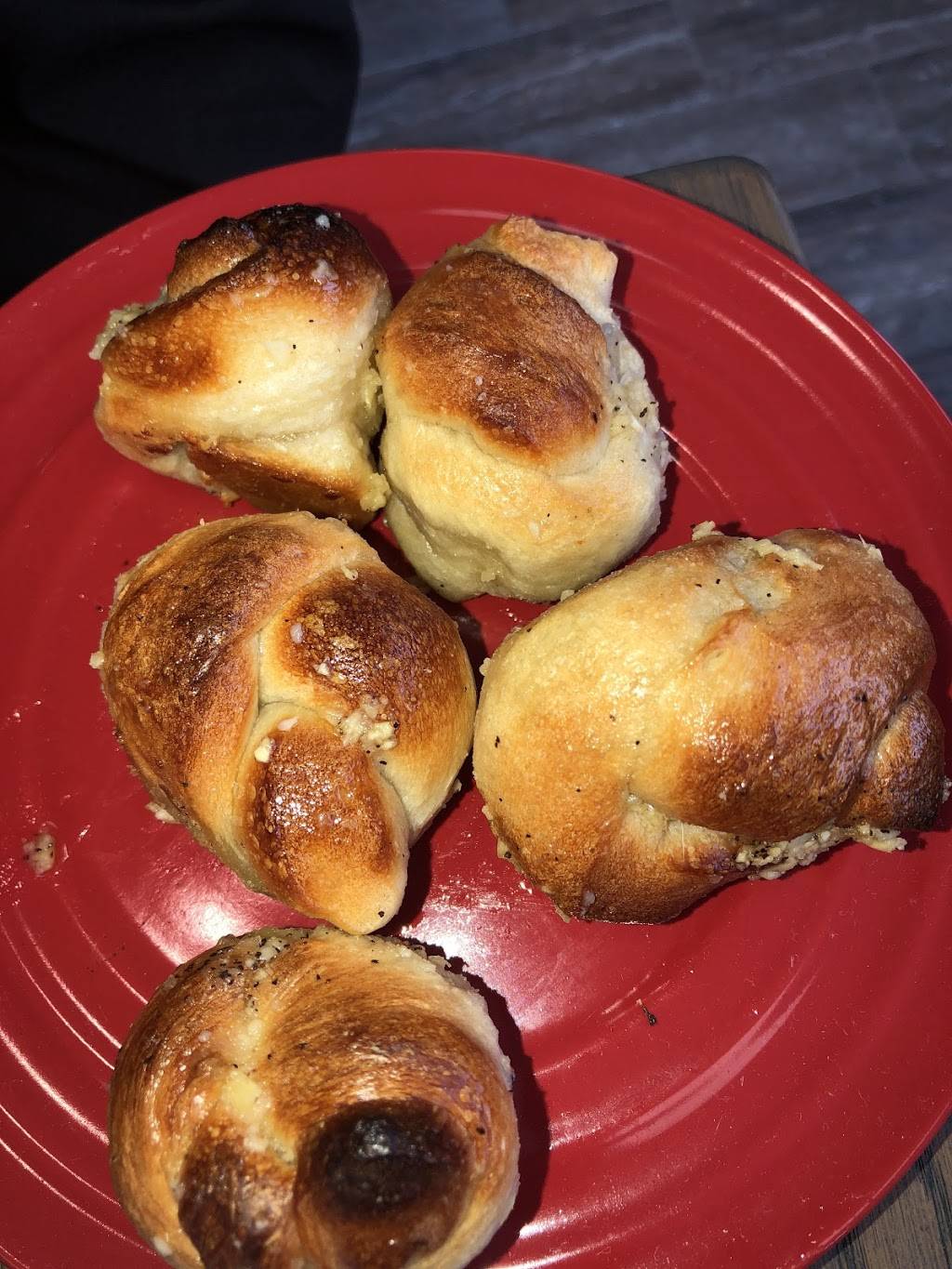 Bonomo’s Pizzeria | restaurant | 526 Broadway, Massapequa, NY 11758, USA | 5168099008 OR +1 516-809-9008