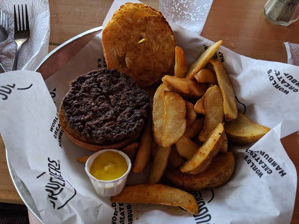 Fuddruckers | restaurant | 10752 Sunset Hills Plaza, St. Louis, MO 63127, USA | 3149663833 OR +1 314-966-3833